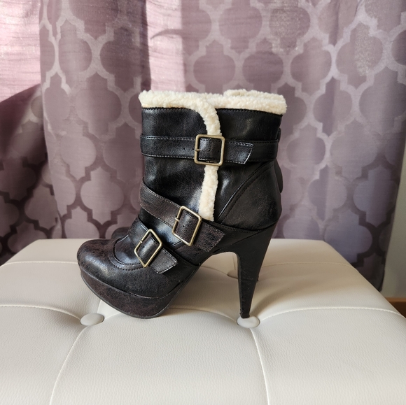 Call it Spring booties - Picture 4 of 5